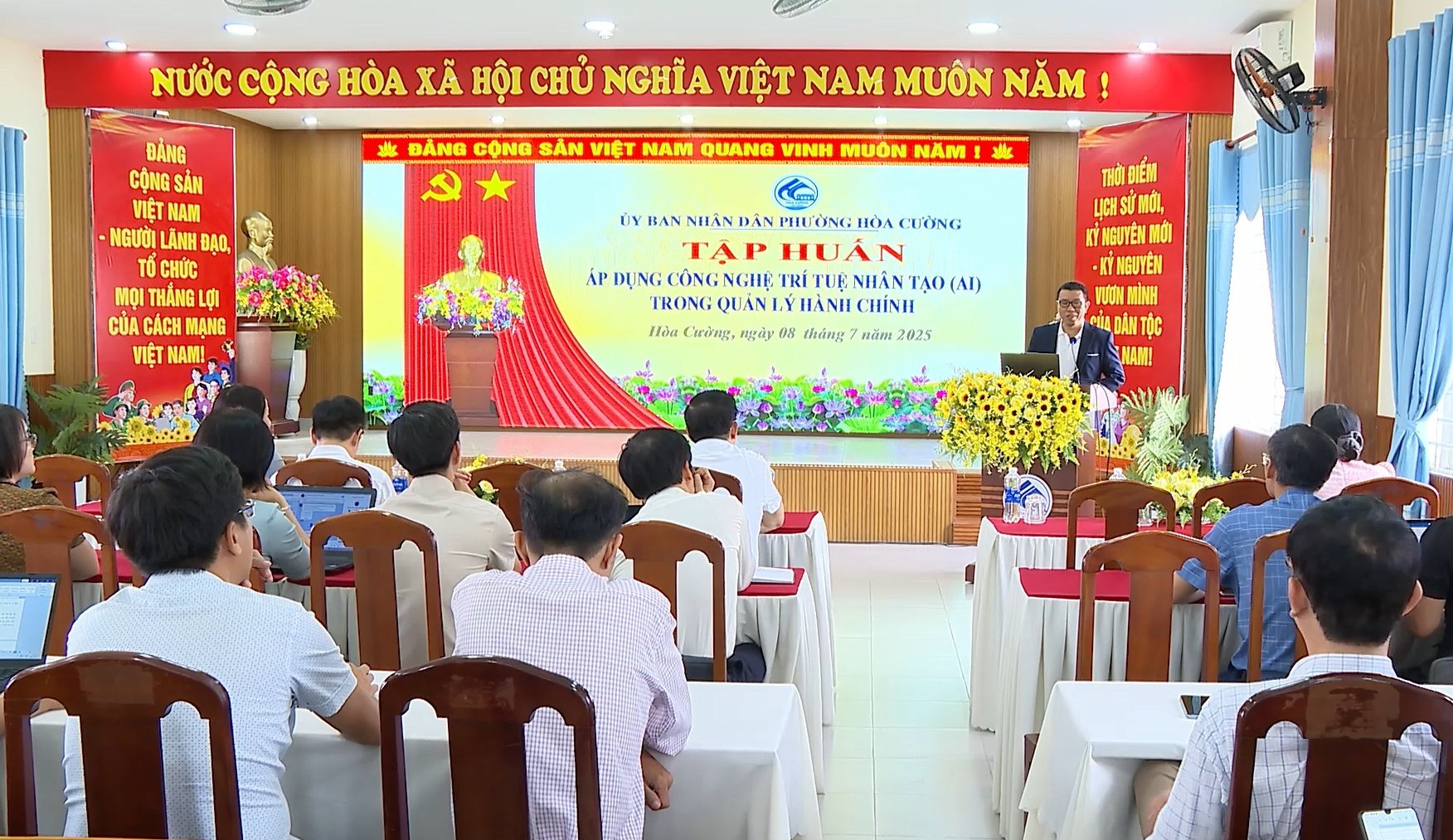 T7 08 P Hoa Cuong tap huan AI(Quan).mp4 snapshot 00.28 [2025 07 08 12.09.12]